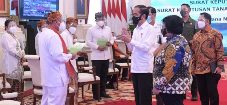 Presiden Jokowi Serahkan SK Pengelolaan Hutan Sosial, Hutan Adat, dan TORA se-Indonesia