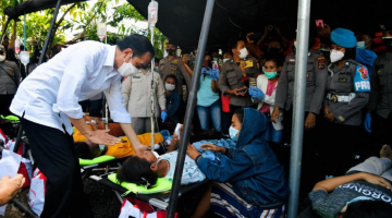 Temui Pengungsi di Adonara, Presiden: Tetap Jalankan Protokol Kesehatan