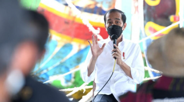 Kunjungi PPDI Brondong, Presiden Jokowi Berdialog dengan para Nelayan