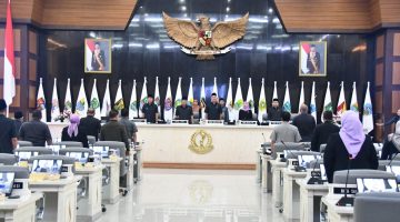 DPRD Jabar Gelar Rapat Paripurna Penyampaian Pandangan Umum Fraksi dan Penjelasan Pengusul atas Ranperda Prakarsa