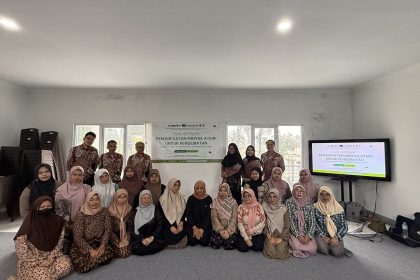 Farmasi Unisba Gencarkan Pemanfaatan Minyak Atsiri Lewat Pelatihan Kesehatan Berbasis Bahan Alami
