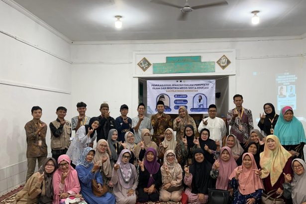 Mahasiswa KKN Unisba Gelar Penyuluhan Pemulasaran Jenazah dan Layanan Kesehatan Gratis di Desa Cibatu Garut