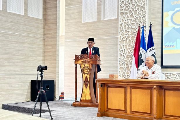 Unisba Kukuhkan 42 Lulusan Program Profesi Insinyur Fakultas Teknik