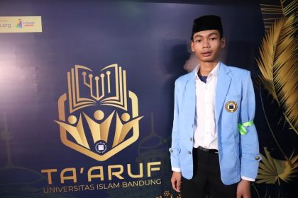 UNIVERITAS Islam Bandung (Unisba) kembali mencatatkan hal menarik pada penerimaan mahasiswa baru tahun akademik 2025/2026. Salah satunya adalah hadirnya sosok mahasiswa baru termuda, yakni Wisaam Addar Hasan Pasaribu yang resmi tercatat sebagai mahasiswa Program Studi Statistika, Fakultas Matematika dan Ilmu Pengetahuan Alam, pada usia 16 tahun 9 bulan 25 hari.