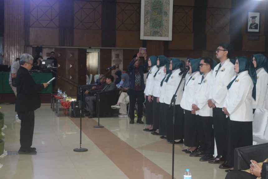 43 Lulusan PSPPA Unisba Dilantik dalam Pengambilan Sumpah Apoteker ke VIII