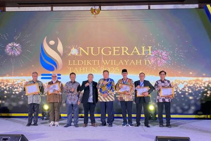 Unisba Raih Tiga Penghargaan pada Anugerah LLDIKTI Wilayah IV Tahun 2025