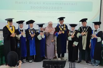 Ratri Rizki Kusumalestari Raih Gelar Doktor Ilmu Komunikasi Unisba: Ungkap Budaya Bermedia Gen Z dalam Menghadapi Hoaks