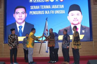 Rektor Unisba Lantik Pengurus IKA FH Periode 2025–2030, Wamenkum RI Sampaikan Orasi Ilmiah