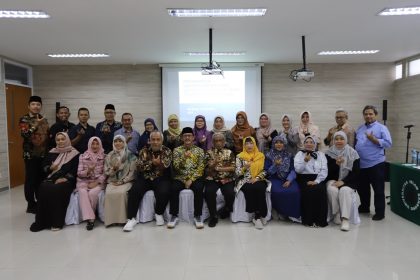 Unisba Serahkan SK Jabatan Akademik Lektor Kepala dan Guru Besar