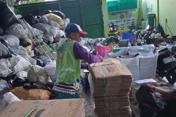 Mahasiswa PWK FT Unisba Lakukan Pemetaan Bank Sampah SWK Cibeunying untuk Pengembangan Website Terpadu