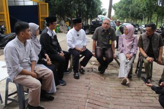 Rektor Unisba dan Sekda Jabar Tinjau Uji Coba Reaktor Plasma Pemusnah Sampah di TPS Arcamanik