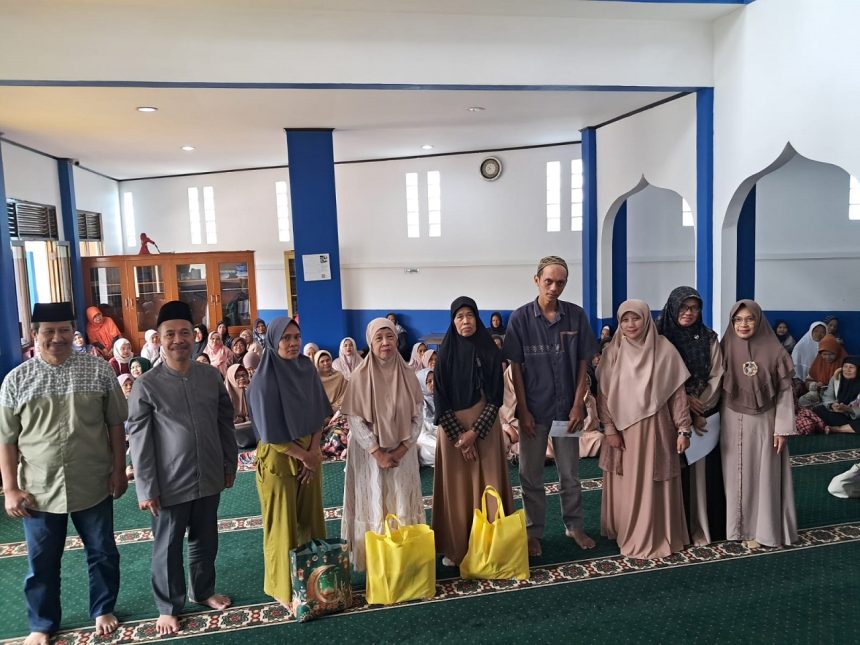 Bakti Sosial di Masjid Al Nurul Muttaqien Komplek Unisba Membagikan 187 Paket Sembako