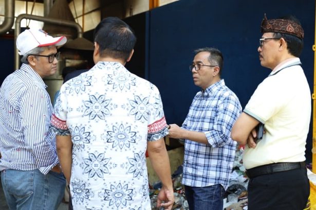 Rektor Unisba Dampingi Menteri Diktisaintek Tinjau Reaktor Plasma Dingin di TPS Berbudaya, Arcamanik