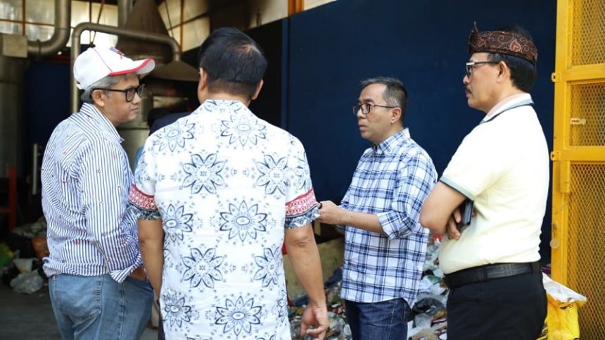 Rektor Unisba Dampingi Menteri Diktisaintek Tinjau Reaktor Plasma Dingin di TPS Berbudaya, Arcamanik