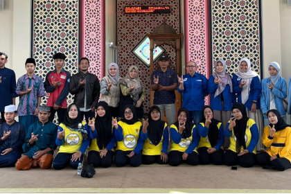 LPPM Unisba Melalui Kegiatan PKM-Program Pengembangan Kewirausahaan Gelar Pelatihan Peternakan Ayam Petelur di Pesantren Darul Munawwar, Garut  