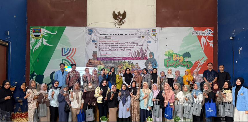 Tim PKM PSPPA FMIPA Unisba Dorong Pemberdayaan TP PKK Desa Kertawangi melalui Inovasi Produk Minyak Atsiri sebagai Produk Unggulan Daerah Berdaya Saing