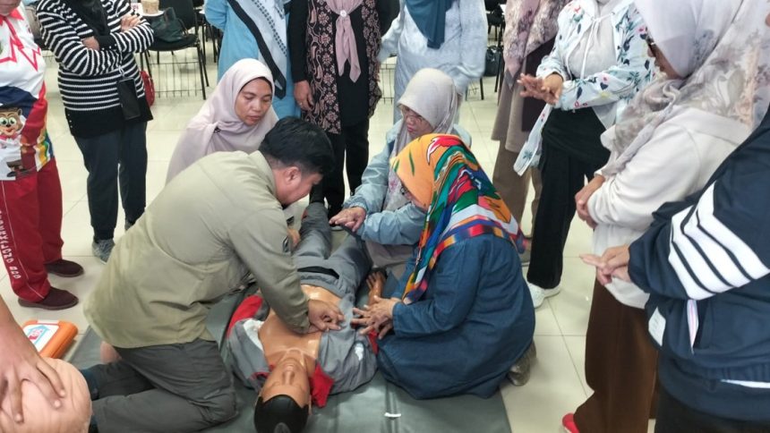 Tim PKM FK Unisba Bersama 3IKB Gelar Pelatihan Resusitasi Jantung untuk Tingkatkan Kesiapsiagaan Darurat