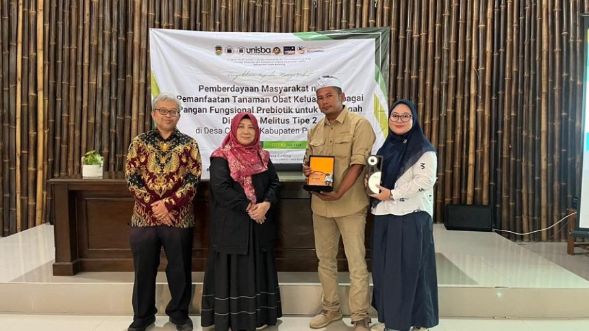 Cegah Diabetes Sejak Dini, Tim PKM Farmasi Unisba Dorong Pemanfaatan TOGA di Desa Cianting Purwakarta
