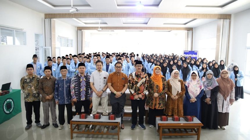 Gelar Bukan Tujuan Akhir, Rektor Unisba Tekankan Sarjana Harus Berakhlak dan Siap Memimpin