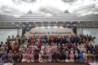 Semarak Nuansa Adat Nusantara Mewarnai Yudisium dan Pelepasan Lulusan Fakultas Syariah Unisba Gelombang II TA 2025/2026