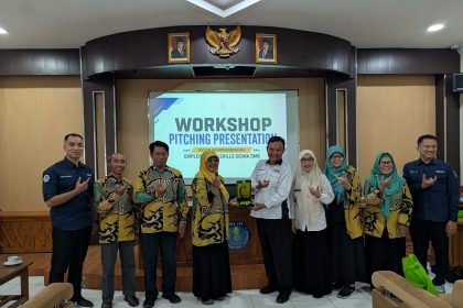Fikom Unisba Bekali Siswa DKV SMK YPC Tasikmalaya Keterampilan Pitching  Hadapi Dunia Kerja