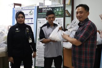 Wujud Kepedulian Kampus Berdampak, Unisba Serahkan 275 Paket Sembako