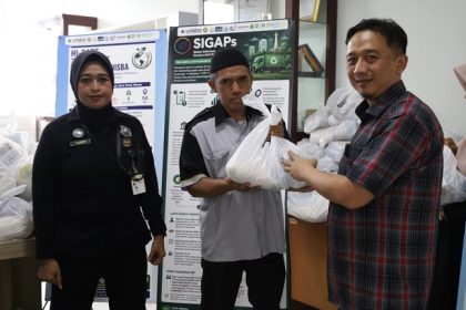 Wujud Kepedulian Kampus Berdampak, Unisba Serahkan 275 Paket Sembako