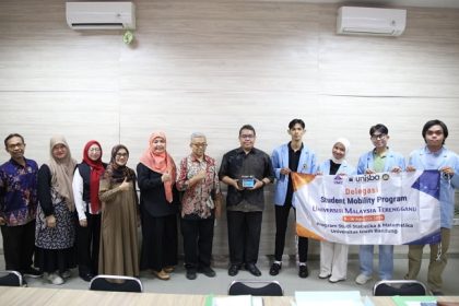 Fakultas Farmasi dan Sains Unisba Lepas Peserta Program MELATI 2026 ke University Malaysia Terengganu