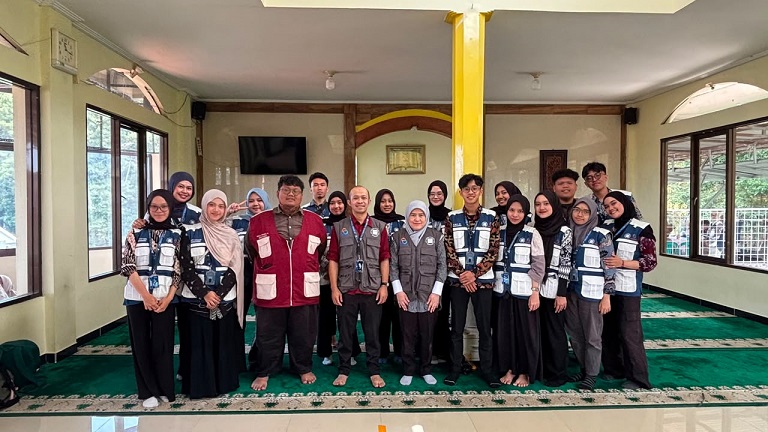 Mahasiswa KKN Farmasi Unisba Wujudkan Pengabdian Masyarakat melalui Program Kesehatan, Pemberdayaan UMKM, dan Edukasi di Desa Ciburial