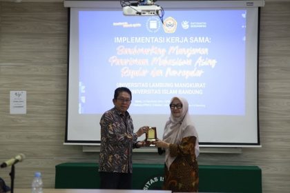 Unisba dan ULM Bahas Manajemen Penerimaan Mahasiswa Asing