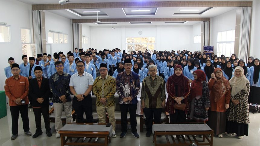 Pesantren Calon Sarjana Digelar, Unisba Siapkan Lulusan Berilmu dan Berakhlak Karimah