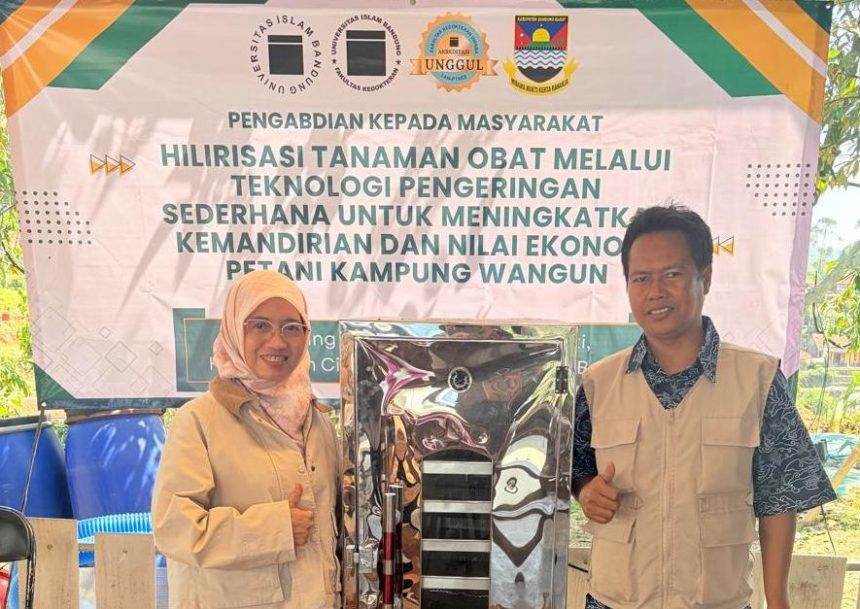 JAWA BARAT, khususnya Kabupaten Bandung, memiliki potensi sumber daya pertanian yang besar, termasuk berbagai jenis tanaman obat yang telah lama dibudidayakan oleh masyarakat. Jahe, kunyit, kayu manis, dan serai merupakan contoh tanaman obat yang banyak ditanam oleh petani dan dimanfaatkan sebagai bahan pangan maupun ramuan tradisional. Selain mudah dibudidayakan, tanaman tersebut memiliki potensi untuk dikembangkan sebagai bahan baku industri obat herbal. Namun, ketersediaan bahan baku tanaman obat yang melimpah belum sepenuhnya diimbangi dengan kemampuan petani dalam melakukan pengolahan pascapanen untuk menghasilkan produk yang lebih tahan lama dan memiliki nilai ekonomi lebih tinggi.