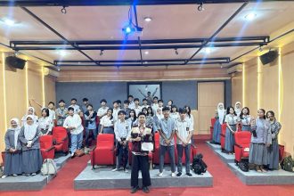 Dari Teori ke Praktik, Fakhri Athar Radian Ajak Siswa SMKN 10 Bandung Eksplorasi Kreativitas melalui Fotografi